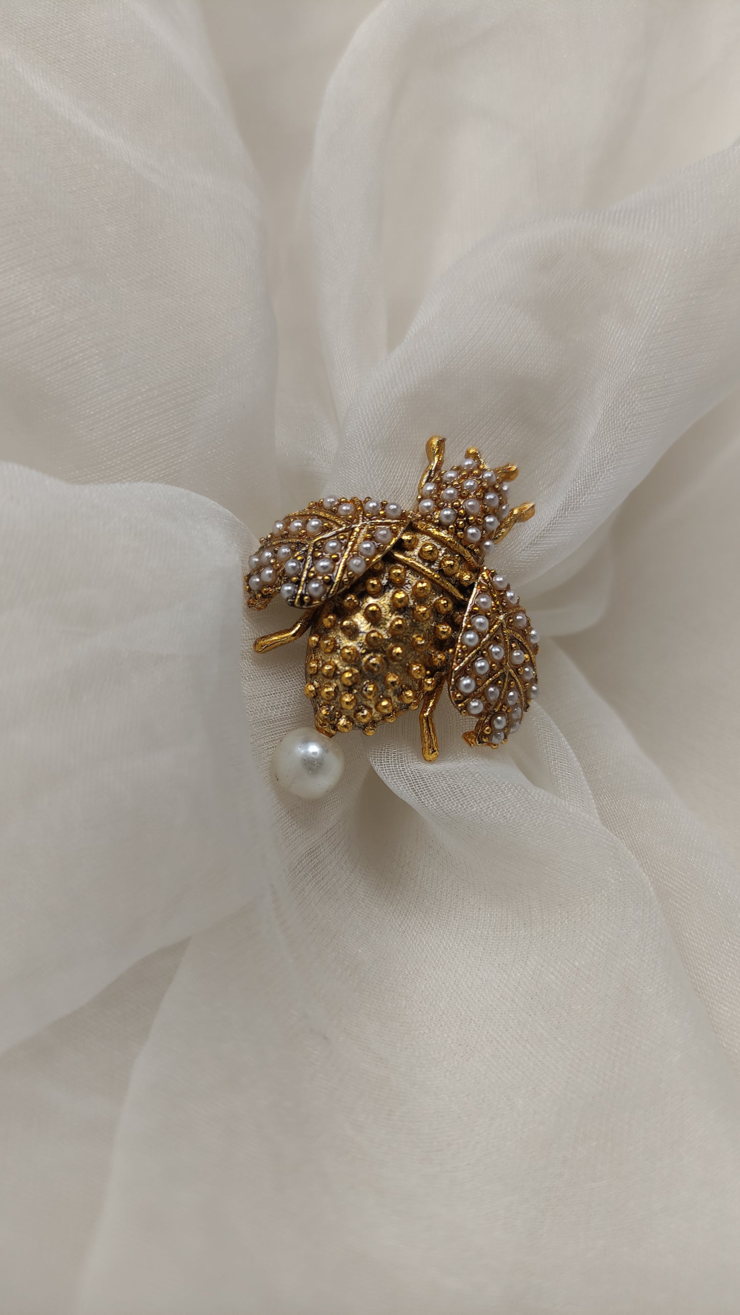 Honey bee ring