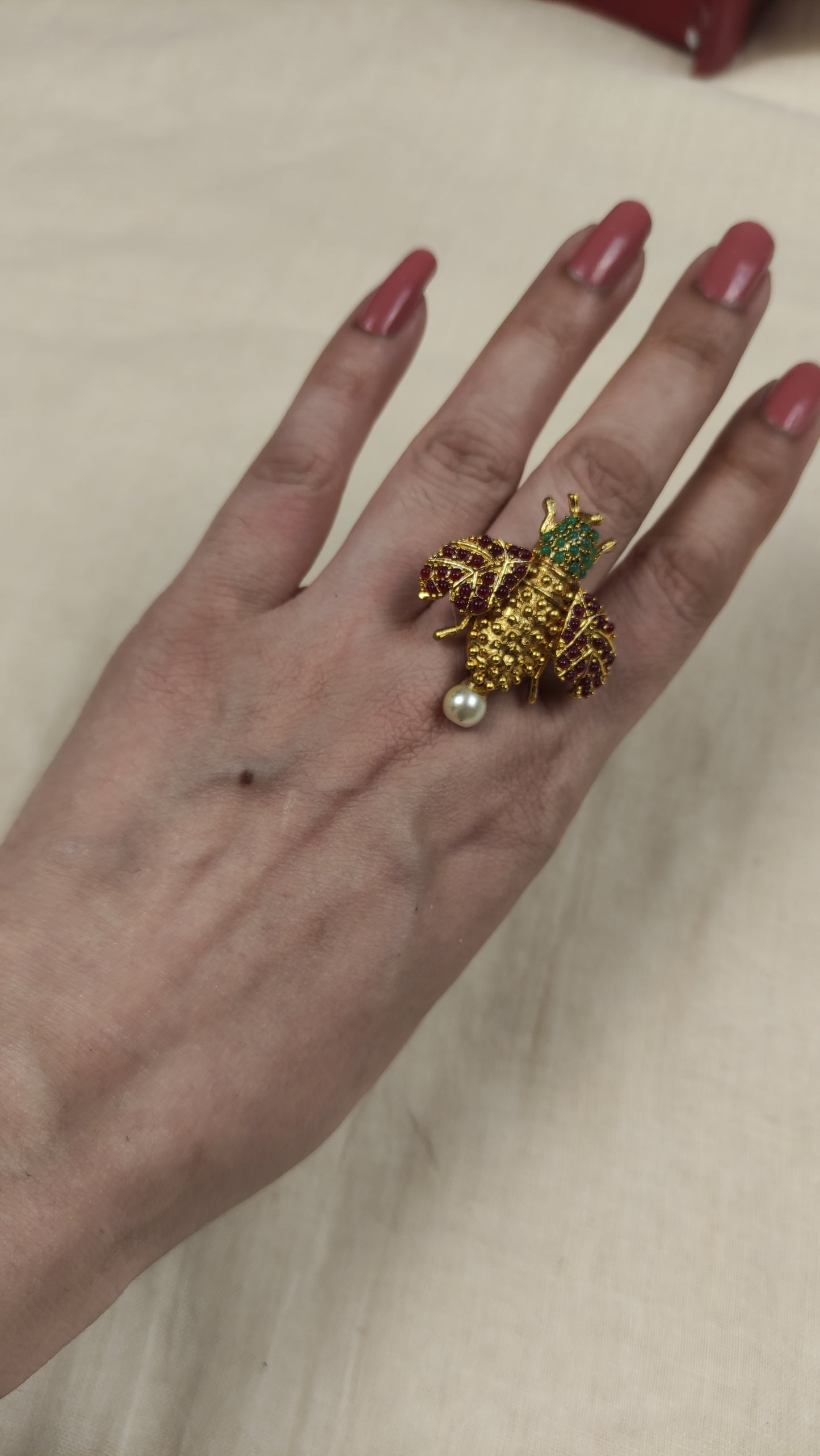 Honey bee ring