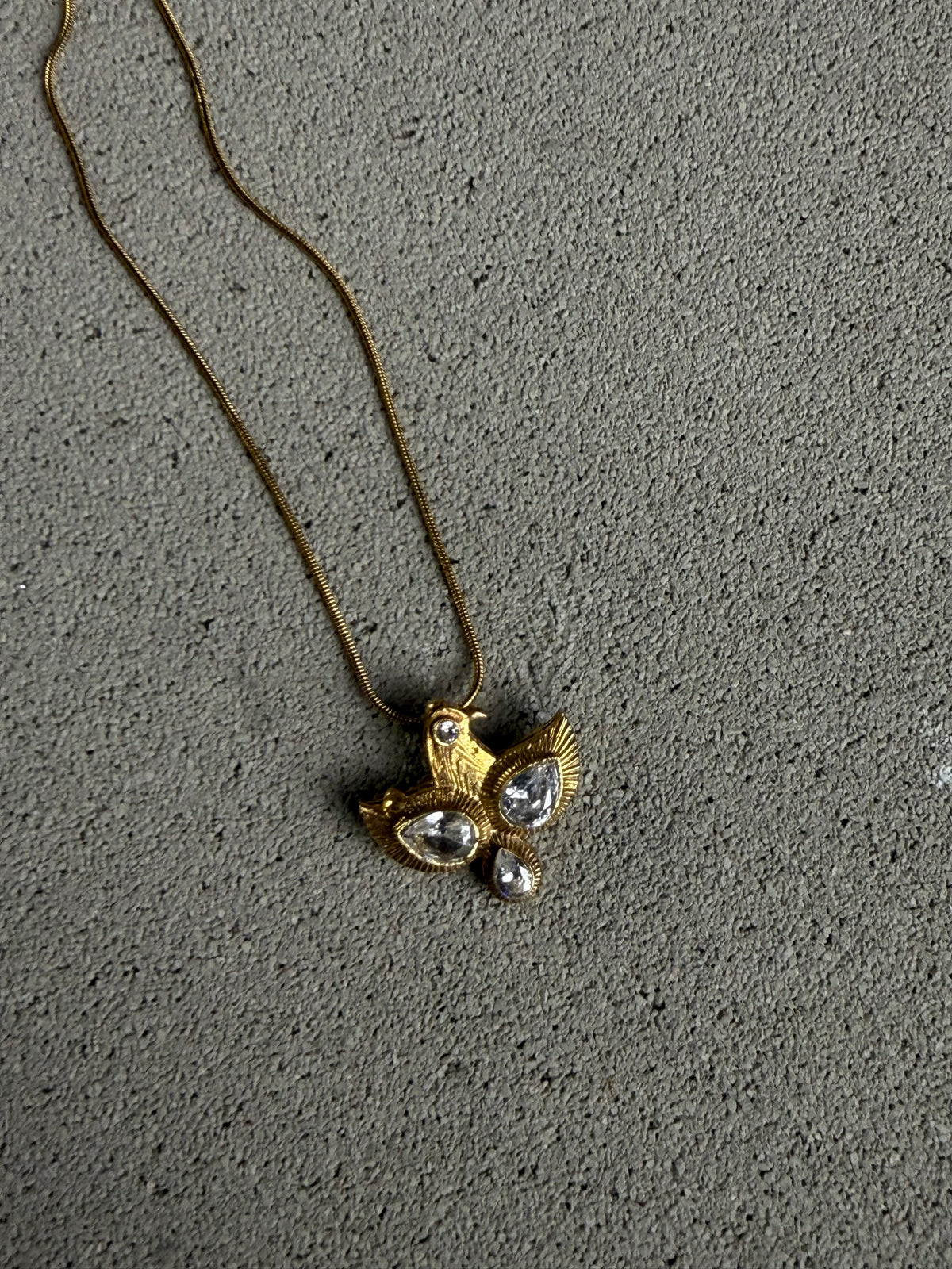 Baaz pendant